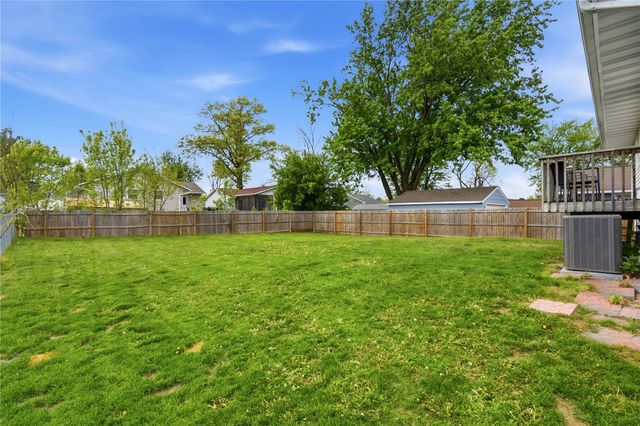 126 Cherry Hill Rd SW, Cedar Rapids, IA 52404