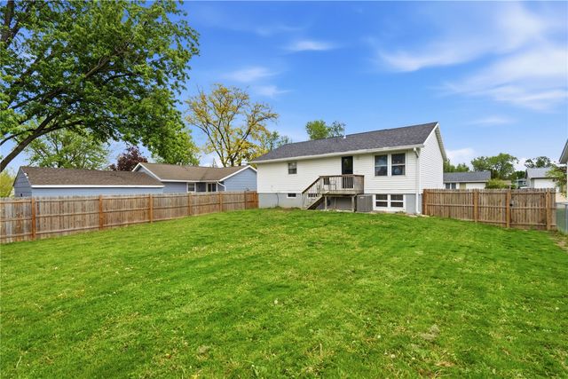 126 Cherry Hill Rd SW, Cedar Rapids, IA 52404