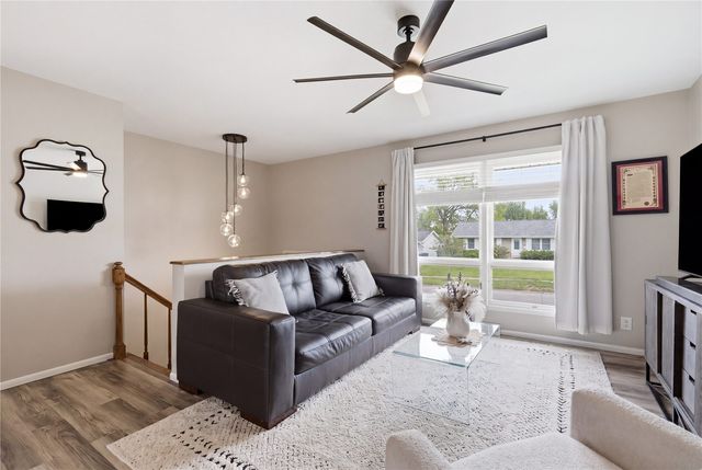 126 Cherry Hill Rd SW, Cedar Rapids, IA 52404