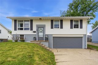 126 Cherry Hill Rd SW, Cedar Rapids, IA 52404