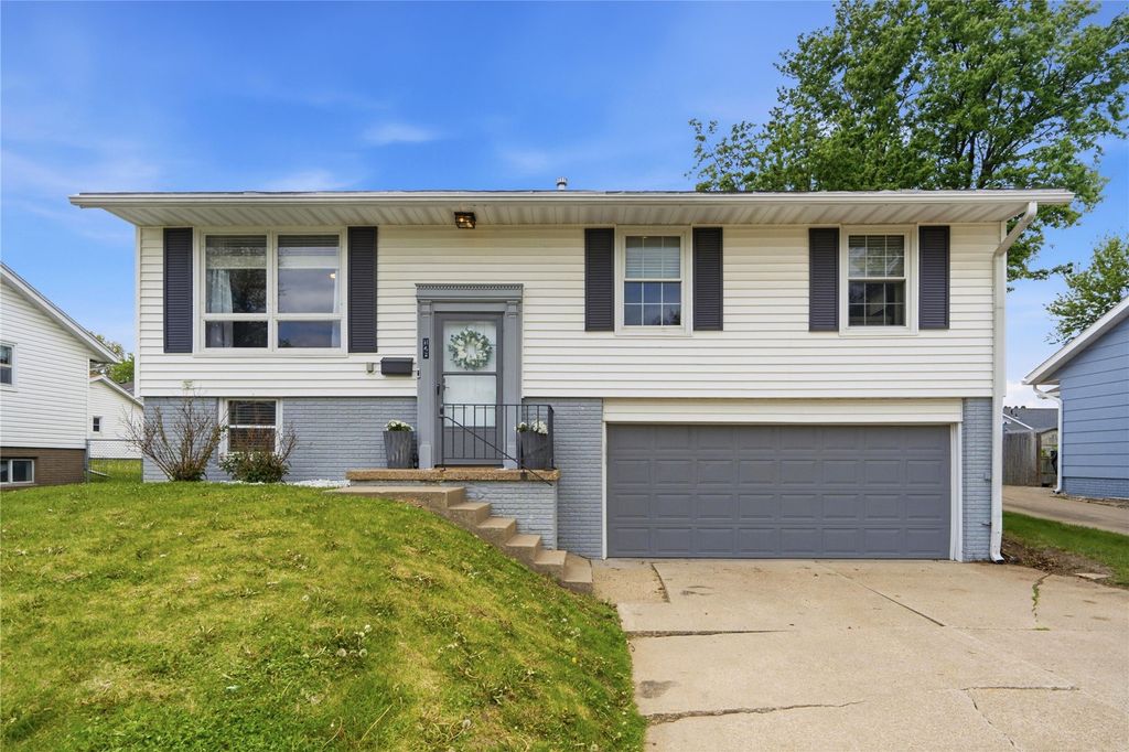 126 Cherry Hill Rd SW, Cedar Rapids, IA 52404