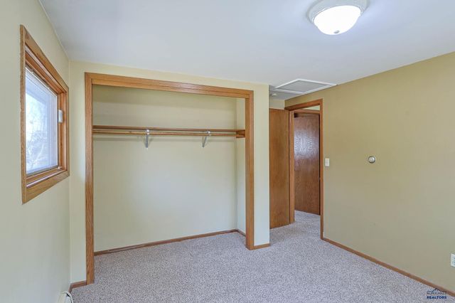 3209 TOMAHAWK DR, Rapid City, SD 57702