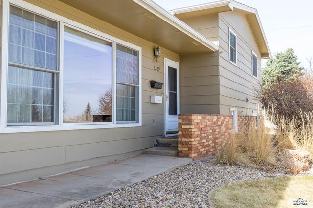 3209 TOMAHAWK DR, Rapid City, SD 57702