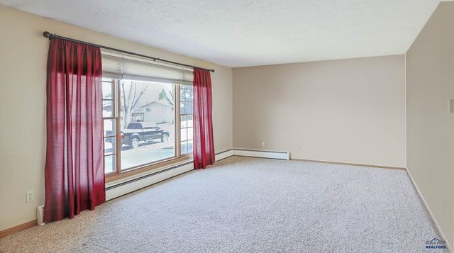 3209 TOMAHAWK DR, Rapid City, SD 57702