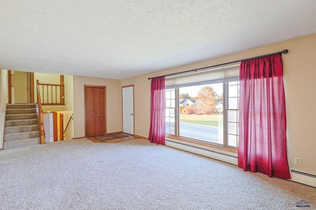 3209 TOMAHAWK DR, Rapid City, SD 57702