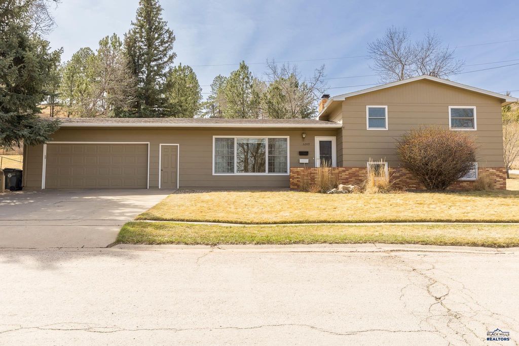 3209 TOMAHAWK DR, Rapid City, SD 57702