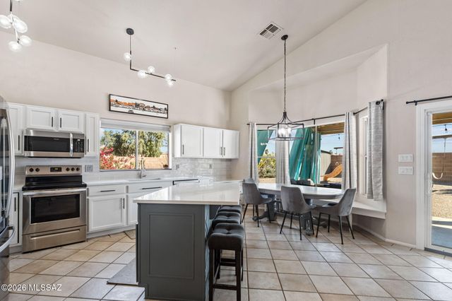 7767 W Bodie Road, Tucson, AZ 85743