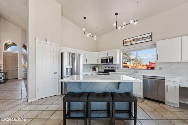 7767 W Bodie Road, Tucson, AZ 85743