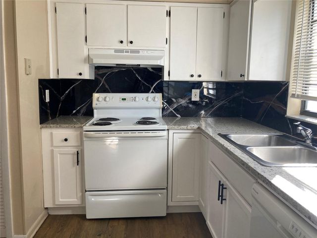 5103 S CLARICE COURT 3D, Tampa, FL 33611