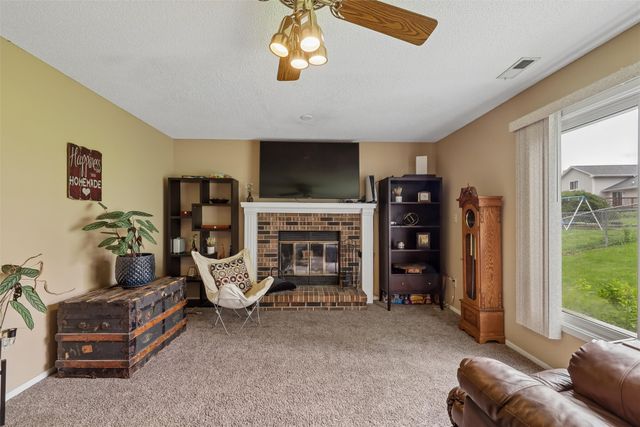 4800 Bel Aire Road, Des Moines, IA 50310