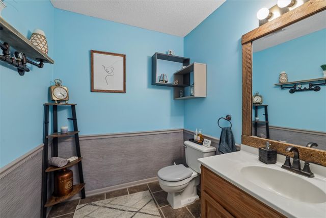 4800 Bel Aire Road, Des Moines, IA 50310