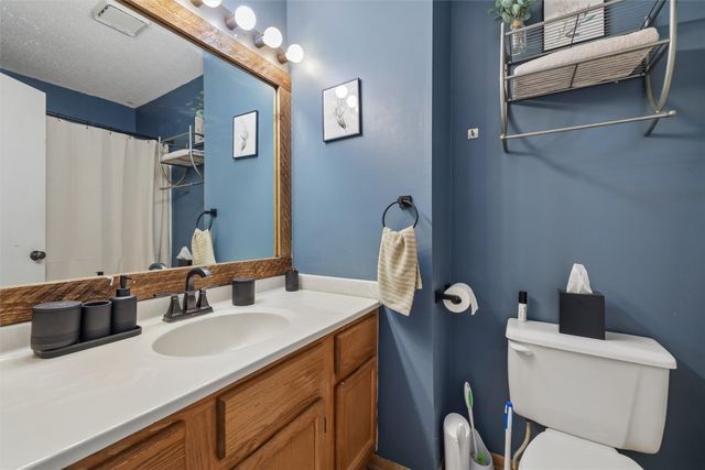 4800 Bel Aire Road, Des Moines, IA 50310