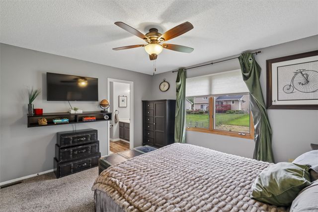 4800 Bel Aire Road, Des Moines, IA 50310