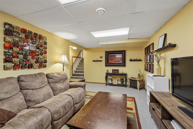 4800 Bel Aire Road, Des Moines, IA 50310