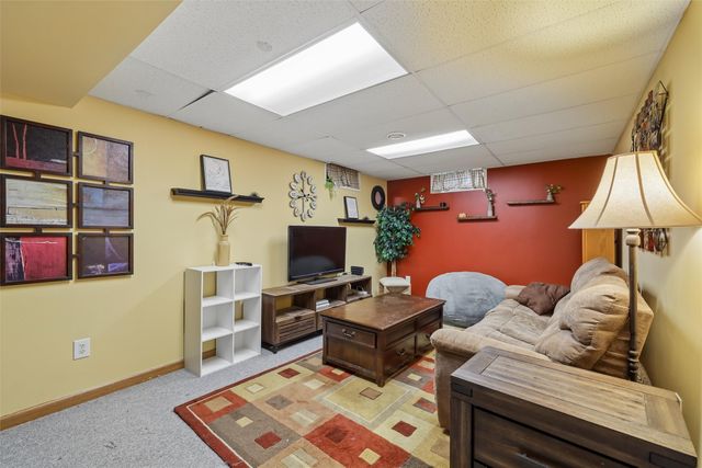 4800 Bel Aire Road, Des Moines, IA 50310