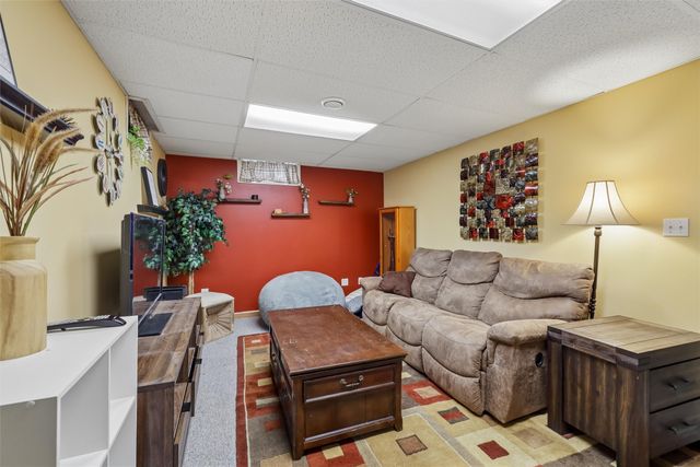 4800 Bel Aire Road, Des Moines, IA 50310
