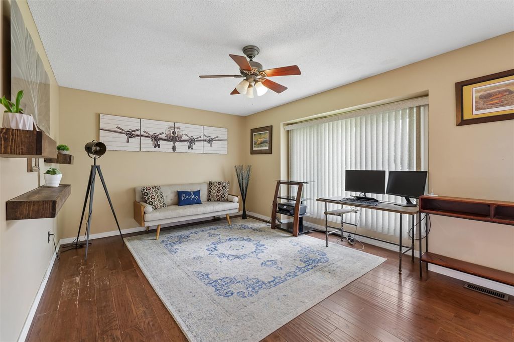 4800 Bel Aire Road, Des Moines, IA 50310