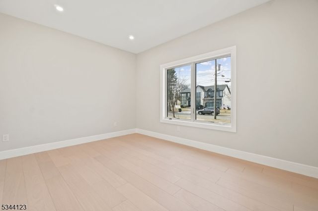 131 Winslow Ter, Glen Rock Boro, NJ 07452