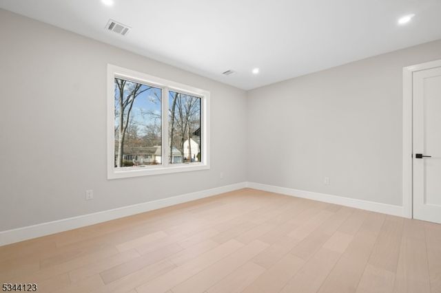 131 Winslow Ter, Glen Rock Boro, NJ 07452