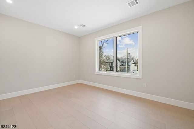 131 Winslow Ter, Glen Rock Boro, NJ 07452