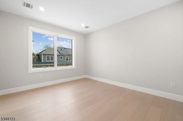 131 Winslow Ter, Glen Rock Boro, NJ 07452
