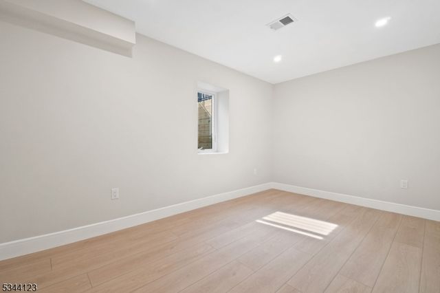 131 Winslow Ter, Glen Rock Boro, NJ 07452