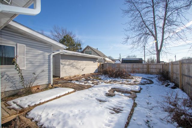 536 Riviera Road, Valparaiso, IN 46385