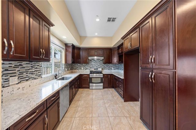 1415 S Pricedale Ave B, West Covina, CA 91790