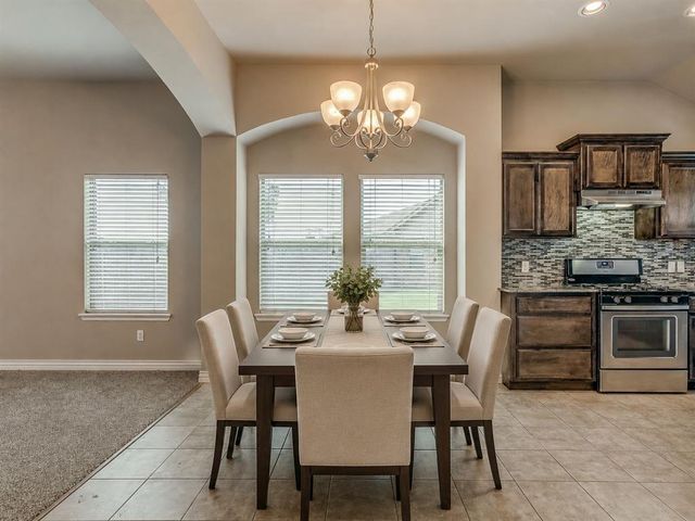 1109 SW 160th Court, Moore, OK 73170