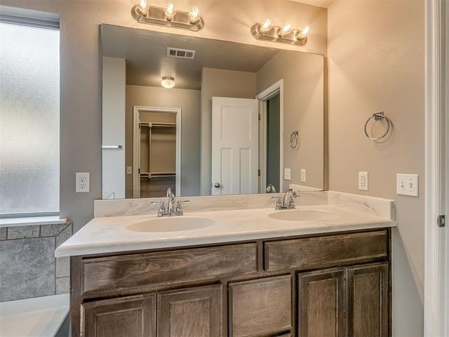 1109 SW 160th Court, Moore, OK 73170