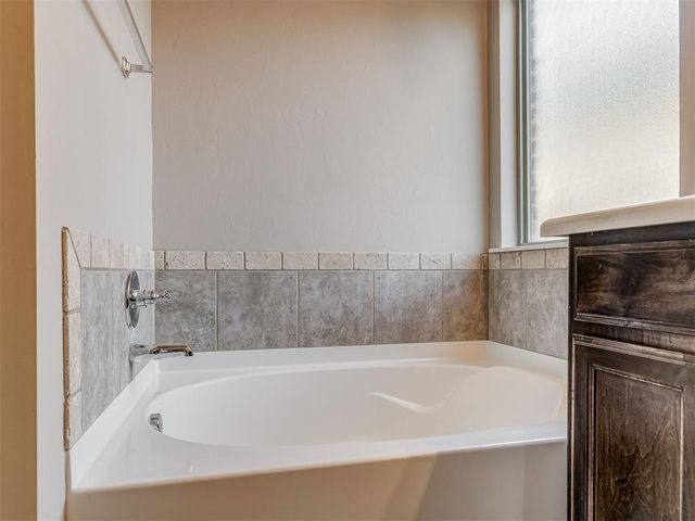 1109 SW 160th Court, Moore, OK 73170