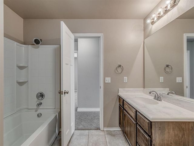 1109 SW 160th Court, Moore, OK 73170
