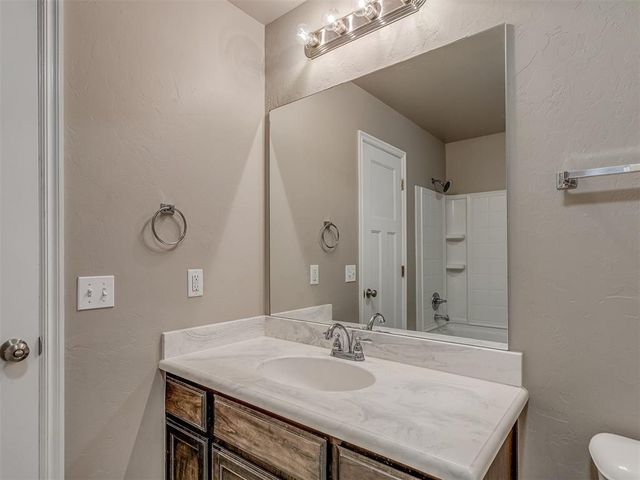 1109 SW 160th Court, Moore, OK 73170