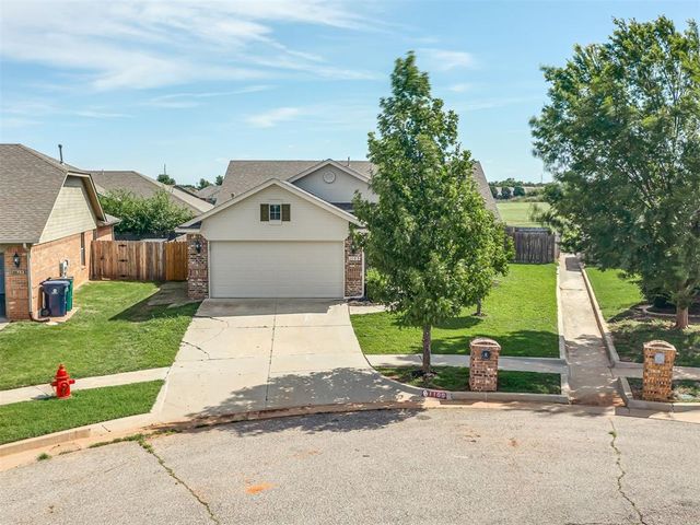 1109 SW 160th Court, Moore, OK 73170