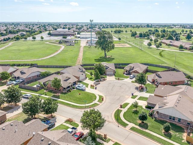 1109 SW 160th Court, Moore, OK 73170