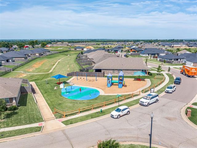 1109 SW 160th Court, Moore, OK 73170
