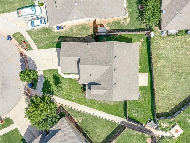 1109 SW 160th Court, Moore, OK 73170