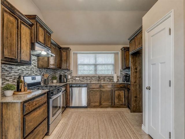 1109 SW 160th Court, Moore, OK 73170