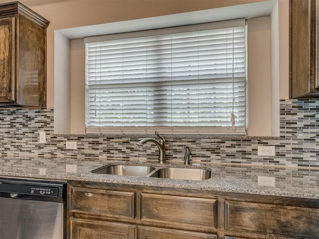 1109 SW 160th Court, Moore, OK 73170