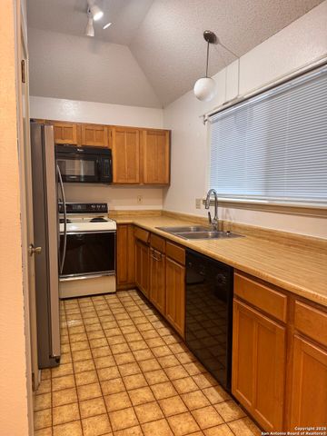 11434 Blue Mesa Dr, San Antonio, TX 78245