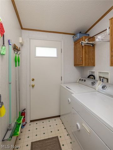 10 Cherry Lane, Olmsted Twp, OH 44138