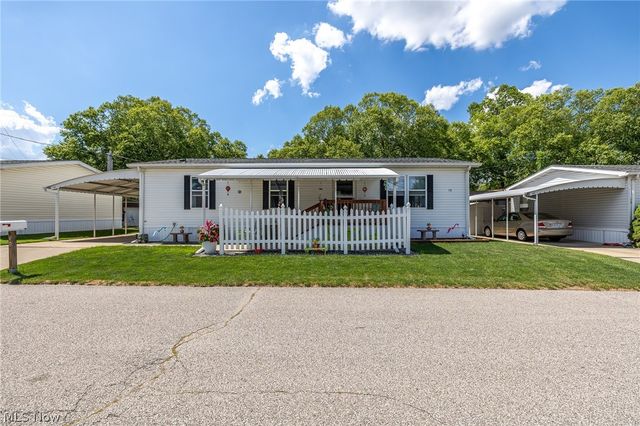 10 Cherry Lane, Olmsted Twp, OH 44138