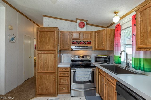10 Cherry Lane, Olmsted Twp, OH 44138