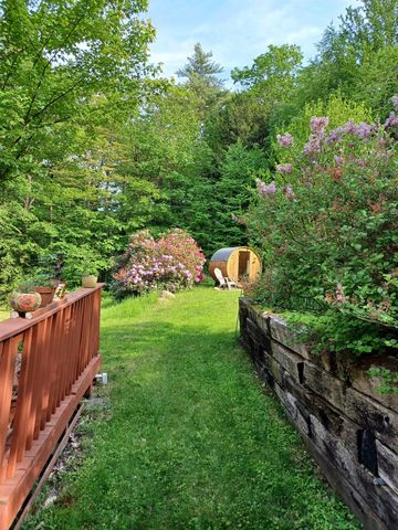 313 South Pine Banks Road, Putney, VT 05346