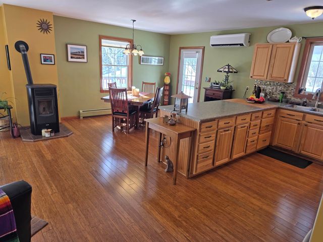 313 South Pine Banks Road, Putney, VT 05346