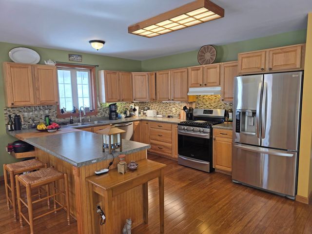 313 South Pine Banks Road, Putney, VT 05346