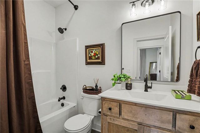 2147 Little Creek Court, Liberty, MO 64068