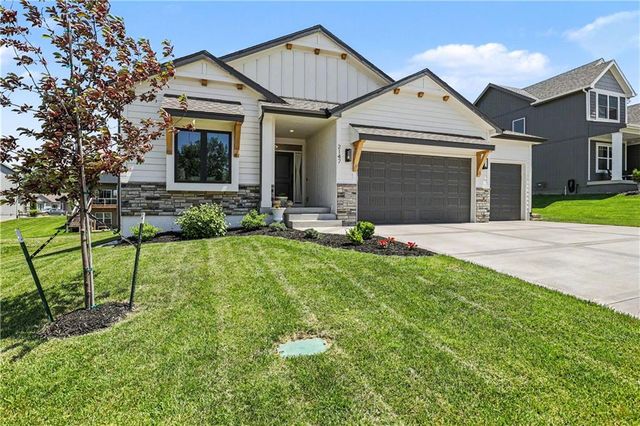 2147 Little Creek Court, Liberty, MO 64068