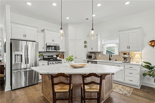 2147 Little Creek Court, Liberty, MO 64068
