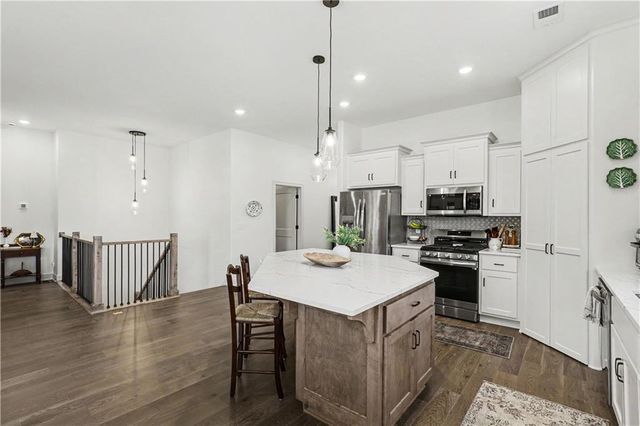 2147 Little Creek Court, Liberty, MO 64068